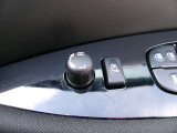 ドアミラーの鏡面の調節、格納は運転席からすべて操作できます!