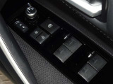 電動格納式ドアミラー・パワーウインドウを装備しています。