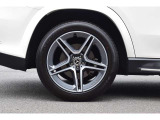 納車前整備は、メルセデスベンツ国際認定メカニックによる最新の検査ライン等の施設が充実した当社工場で入念に行います。