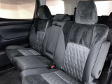 ゆとりある広々とした車内空間は、ドライブを始め買い物やレジャーなど、幅広く活躍します。一人でもみんなとでもお出かけを楽しみましょう!