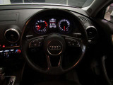 法定整備弊社サービス工場にてアウディのエキスパートテクニシャンによる認定中古車100項目点検を実施いたします。