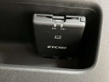 ETC車載器付きです♪高速道路をスイスイと通過!で、キャシュレス!クルマは料金所をノンストップで通過することができます☆