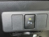 コーナーセンサーを車の前後に装備。障害物までの距離に応じて警告音を変えてお知らせ。縦列駐車時や駐車場・車庫などでの取り回しをサポートします。詳細は販売店スタッフまでおたずねください。