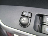駐車時や狭い道でのすれ違い時に気を使うミラー。電動格納式ドアミラーはそんな時に便利です。