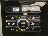 オートエアコンは温度を設定するだけで、自動で風量などを設定してくれます。運転しながら操作も必要ないので、安全性も向上します。