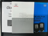 スマートキーは鍵をバッグに入れたままでもドアロックの開閉やエンジンのON・OFFができます。夜間や雨の日も鍵を探さなくて良いので便利です。