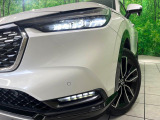 【LEDヘッドライト】悪天候や夜間走行時も良好な視界を確保し安心して運転できる高輝度LEDヘッドライトを装備!点灯速度が早く、消費電力も抑えられています。