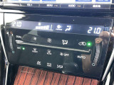 左右独立温度コントロールフルオートエアコンです。運転席、助手席それぞれで独立して温度設定ができます。冷え性の方が乗っても安心ですね♪