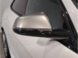 【BMWミラー】視認性の高いスタイリッシュなミラー。自動防眩機能も付いており夜間のドライビングをサポートします。