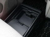 助手席シートアンダーボックス
