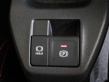 電動パーキングブレーキ・ブレーキホールドを装備してます。ホールド機能は信号待ちが多い一般道で疲労軽減になり、大好評です!