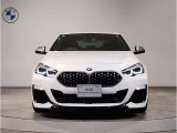 【キドニーグリル】BMWは約90年もの間、ほぼ全ての車両にひと目でBMWだと分かるこの特徴的なフロントグリルが備えられ、デザイン・アイコンとして親しまれてきました。
