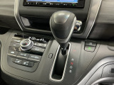 発進時から滑らかに加速する無段階変速のCVTはストップ&ゴーの多い街の中も快適です