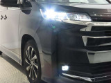 高輝度で点灯速度が速く、しかも消費電力の少ないLEDヘッドライトが装備されています!LEDの明るい光が走行中の視界の確保をサポートして、夜のドライブがより楽しく安全に運転できます♪