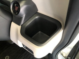 【ドリンクホルダー】こちらにドリンクホルダーがついています!