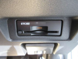 〔2,0ETC〕高速道路必須アイテムETCは最新の2,0タイプを装着済みです。インターチェンジ付近の道の駅の利用なども経済的になりますね!