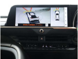 パノラミックビューモニター装備!サイドクリアランスビュー/コーナリングビュー・車両に取り付けたフロント、サイド、バックカメラの映像を合成して画面上に表示させ、車両をうしろ上空から見たような映像を表示。