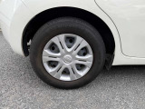 純正ホイールカバー付きです。タイヤサイズ 185/70R14
