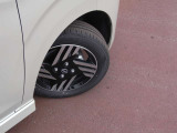 155/65R14タイヤ+専用アルミホイールです。スタッドレスタイヤや各種オプションのご注文も承っております(^^)!