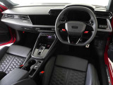 Audiのインテリアはエクステリア同様、優れたデザイン性とクオリティ、そして機能性を兼ね備えております。