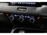 運転席と助手席の温度設定の変更が可能な左右独立タイプのデュアルエアコンです♪♪♪暑がりな人・寒がりな人も誰もが車内を快適にお過ごしいただけます♪♪♪