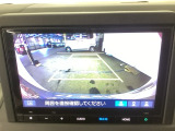 バックモニター付きで車庫入れもラクラク♪