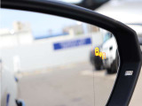 車線変更時などの安全確認をサポートするブラインドスポットモニター付き。