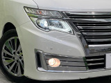 【LEDヘッドライト】悪天候や夜間走行時も良好な視界を確保し安心して運転できる高輝度LEDヘッドライトを装備!点灯速度が早く、消費電力も抑えられています。