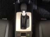 オートマチックシフトレバーは、手になじみ操作しやすい形状で安全運転にもつながります♪