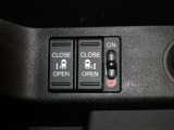 【電動スライドドア】ボタン一つで自由自在に開閉が可能!指先一つで運転席からどちらのドアも開閉できるので非常に便利な装備です!挟み込み防止機能もついているので小さなお子様がいる方も安心です!