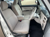 運転席まわりです。実際に座ってみて、乗り心地を体験してみてください,視界も良好です
