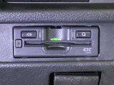 ETCももちろん搭載。いちいち料金所で停車する必要なんて当然ないです。スムーズにストレスなくドライブをお楽しみください。(※支払総額にセットアップ費用は含まれておりません。)