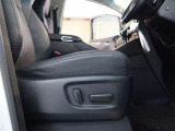 パワーシート搭載。微妙な調整が手軽にでき、ピッタリなポジションで運転することが可能です。