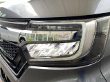 明るく白い光のLEDヘッドライトにより、夜間でも遠くまで見通しやすく、安全性が高まります。