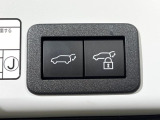 【パワーバックドア】スマートキーや運転席のボタンを押すだけでリアゲートが自動で開閉します!荷物を持っている時や、高い位置にあるバックドアを閉める際に便利な機能です♪