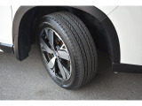 タイヤサイズは225/55R18です