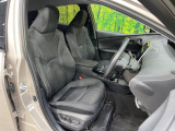運転席シート廻りは使用感も少なく、良好な状態となっています。前オーナー様が丁寧に使っていたことがよくわかりますね。