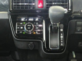 オートエアコンで暑い夏も寒い冬も快適な車内で運転出来ます。