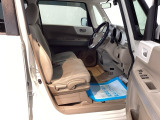 フィット感のあるシート。しっかりと支えてくれるので、長時間の運転を快適にサポートしてくれます。