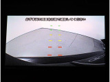 リヤビューカメラ装備されております。リヤに装着されたカメラの映像を、ナビゲーション画面に表示。後退時の死角を低減し、スムーズな駐車をアシストします。