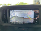 バックモニターつきですから車庫入れもラクになりますね。とても便利でうれしい安全装備です(^^♪