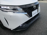 『LEDヘッドライト』通常のハロゲンライトに対して発光部分の発熱を抑えることで省電力につながる技術です。デザイン性も自由度が高いため、今後クルマのヘッドライトはLEDが主流になります☆