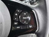 ◆アダプティブクルーズコントロール◆予め設定した車速内でクルマが自動的に加減速。前走車との適切な車間距離を維持しながら追従走行します。【LKAS】車線維持支援システムでステアリング操作を支援。