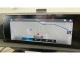 【コマンドシステム】センターのコントローラーとスイッチ類及び音声認識機能により、ナビゲーションやオーディオ&ビジュアル、車両設定等を安全に操作できます。また高精度ディスプレイを採用しています。
