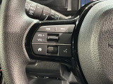 ステアリングにオーディオ操作スイッチが付いています。オーディオ画面に直接タッチしなくても操作が出来ますので、運転に集中できます。
