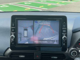 車を空から見たような映像が映る、アラウンドビューモニターで車両周辺の安全確認も一目でできます!小さなお子様や障害物も確認できるので、運転のし易さだけではなく事故防止にも役立ちます♪