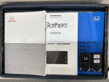 スマートキーは鍵をバッグに入れたままでもドアロックの開閉やエンジンのON・OFFができます。夜間や雨の日も鍵を探さなくて良いので便利です。