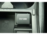 【アクセサリーソケット】12Vのカー用品等の電源供給が可能です。