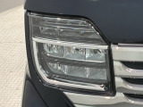LEDヘッドライトは、点灯の瞬間から最大光量を発揮し、突然暗くなるトンネルなどでの安定感を高めます。