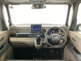 【前方視界】開放的な前方視界!運転がしやすく疲れにくいです♪窓が大きく、見通しがとっても良いおクルマですよ♪